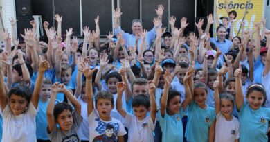 Prefeito Lírio recepcionou os estudantes do município