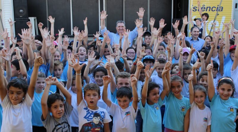 Prefeito Lírio recepcionou os estudantes do município
