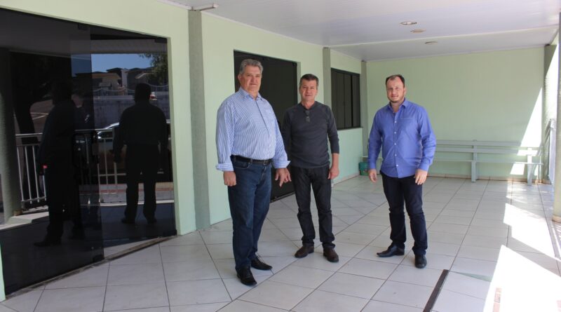 Prefeito Lírio Dagort e equipe de governo visitaram a Capela nesta manhã