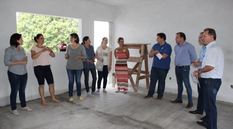 Membros do Governo e professoras do Ceim visitaram obras de ampliação da creche