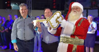 Chave da cidade de Xaxim foi entregue pelo Prefeito Lírio e Vice Adriano ao Papai Noel do Brasil