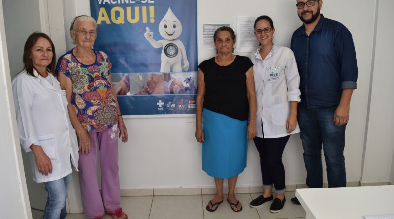 Equipe do ESF Santa Terezinha e o Secretário Municipal de Saúde, Davi Provenzi Machado, recepcionaram os munícipes