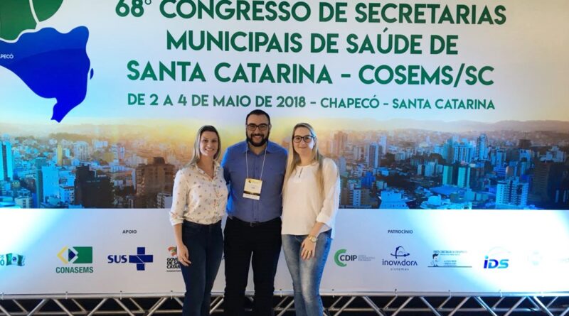 Dentistas Caroline Bianchin e Sabrina Marquetti e o Secretário Municipal de Saúde Davi Machado representaram Xaxim no Congresso