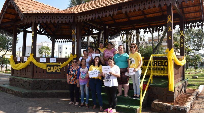 Grupo de mulheres pacientes do Caps de Xaxim participou das atividades na Praça