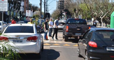 Ação propiciou distribuição de cartilhas educativas a pedestres e motoristas
