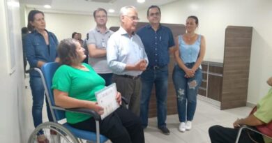 Presidente do HSVP, José Miguel Rodrigues da Silva e equipe da Unidade 2 recebendo pacientes do mutirão