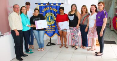 O Governo Municipal em parceria com o Lions Clube entregou mais 45 exames de mamografias para as mulheres de Xaxim.