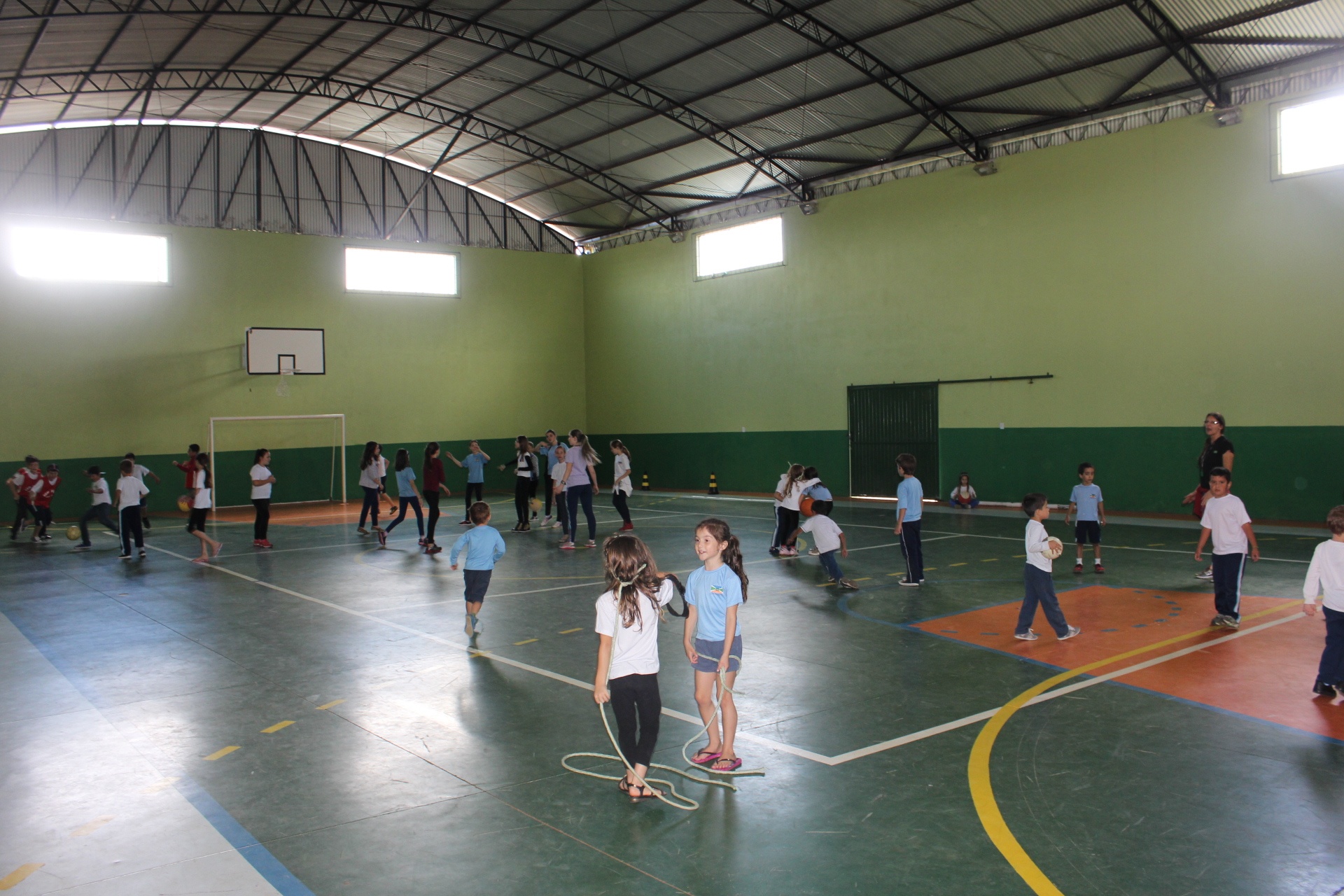 Dentre os investimentos esteve o fechamento do ginásio de esportes, para dar mais conforto nas atividades de alunos e professores