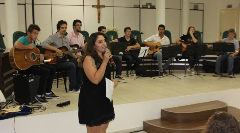 Daniela Silva apresentou os trabalhos desenvolvidos por professores e alunos da Casa da Cultura