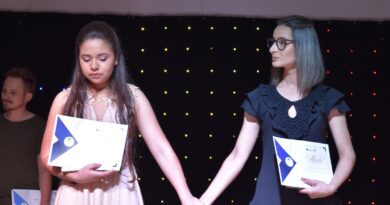 Maria Eloisa da Silva (à direita) e Jaqueline Cristina Alves Perreira alcançaram, respectivamente, o 1º e 2º lugar da categoria acima de 15 anos
