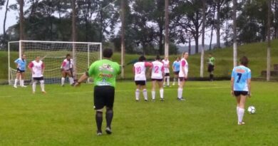 Times femininos do Tauras FC e Juventus se enfrentaram no campo SER Aurora