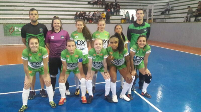 Equipe feminina de Xaxim venceu as adversárias da cidade de Vargeão por 2 a 1
