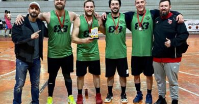 Adulto masculino - 1º lugar: Santa Sede Raptors Xaxim