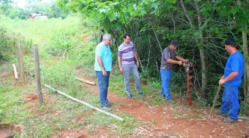 Construção de cerca visa proteger a nascente do Rio Jacutinga
